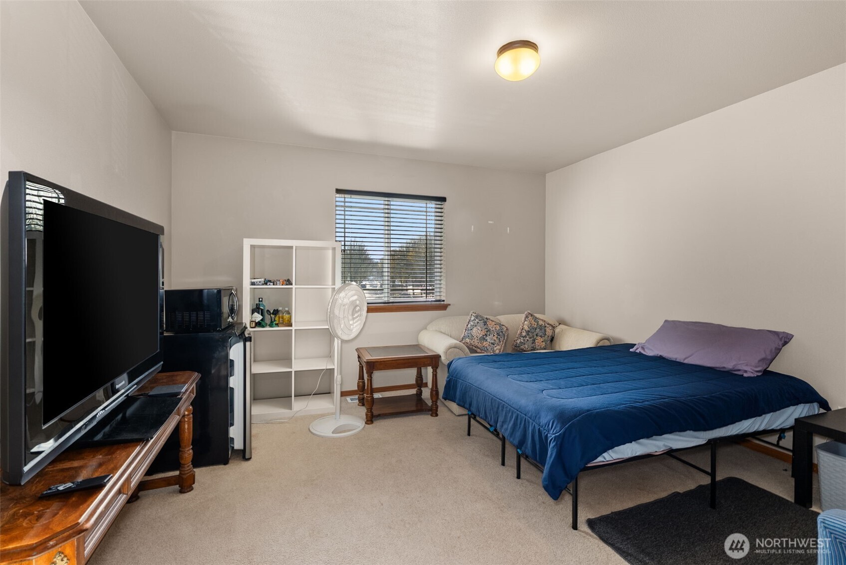 234 Wind River Drive Chehalis, WA 98532 - Photo 16 of 33 a bedroom with a bed and furniture