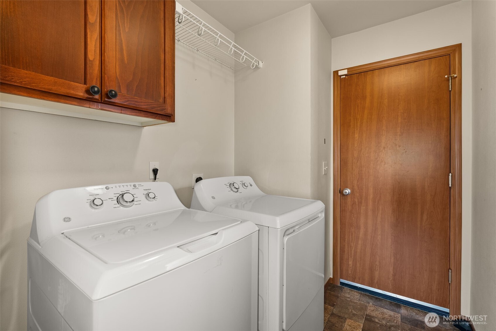 234 Wind River Drive Chehalis, WA 98532 - Photo 24 of 33 a utility room with dryer and washer