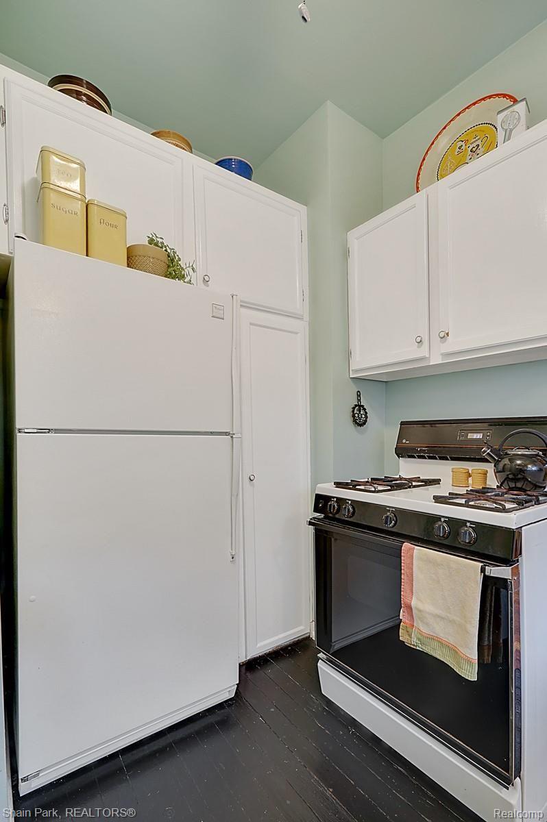 322 Ferndale Avenue Rochester, MI 48307 - Photo 13 of 27 Kitchen.jpg