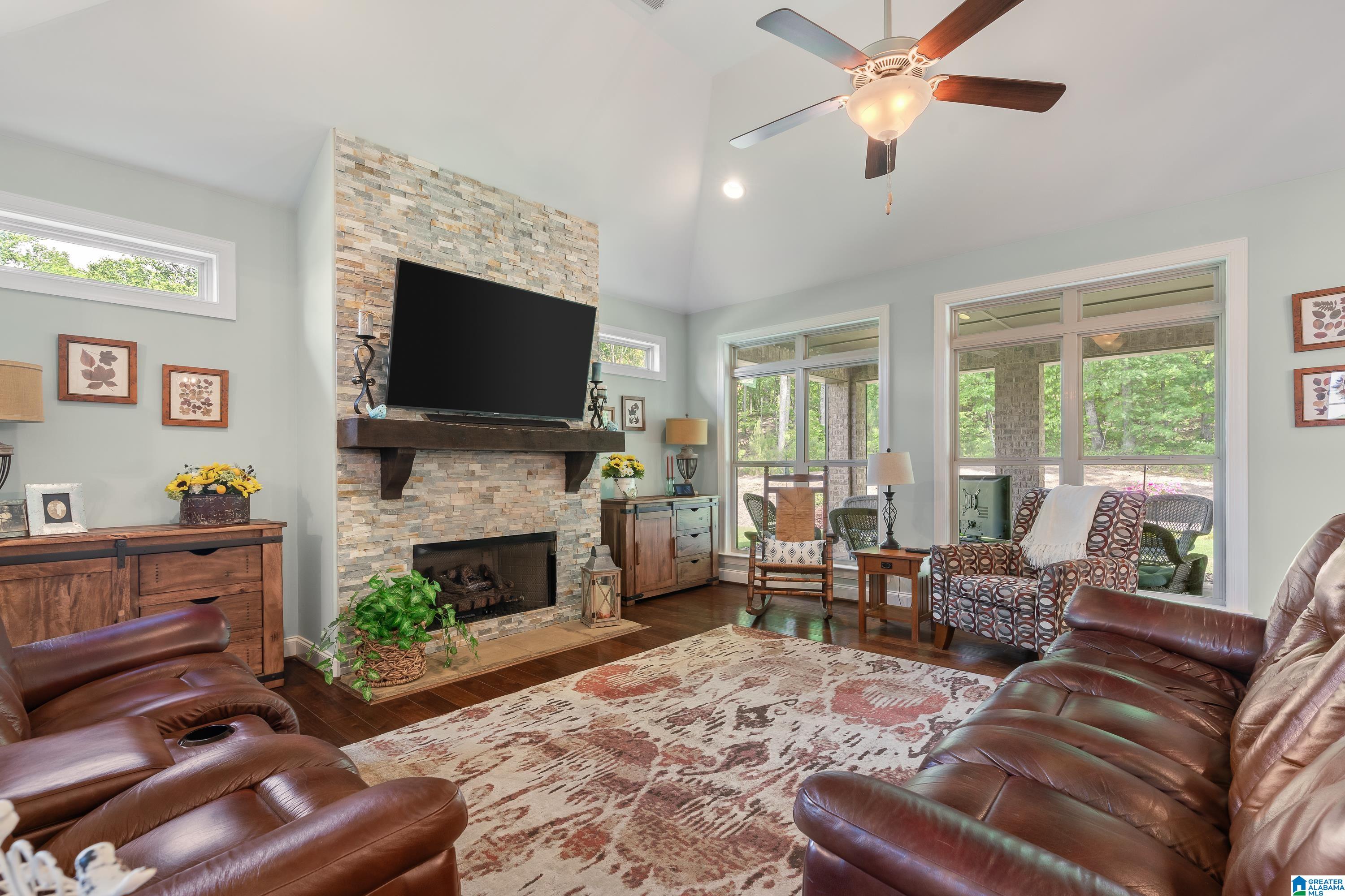 533 Kirkwall Circle Pelham, AL 35124 - Photo 4 of 59