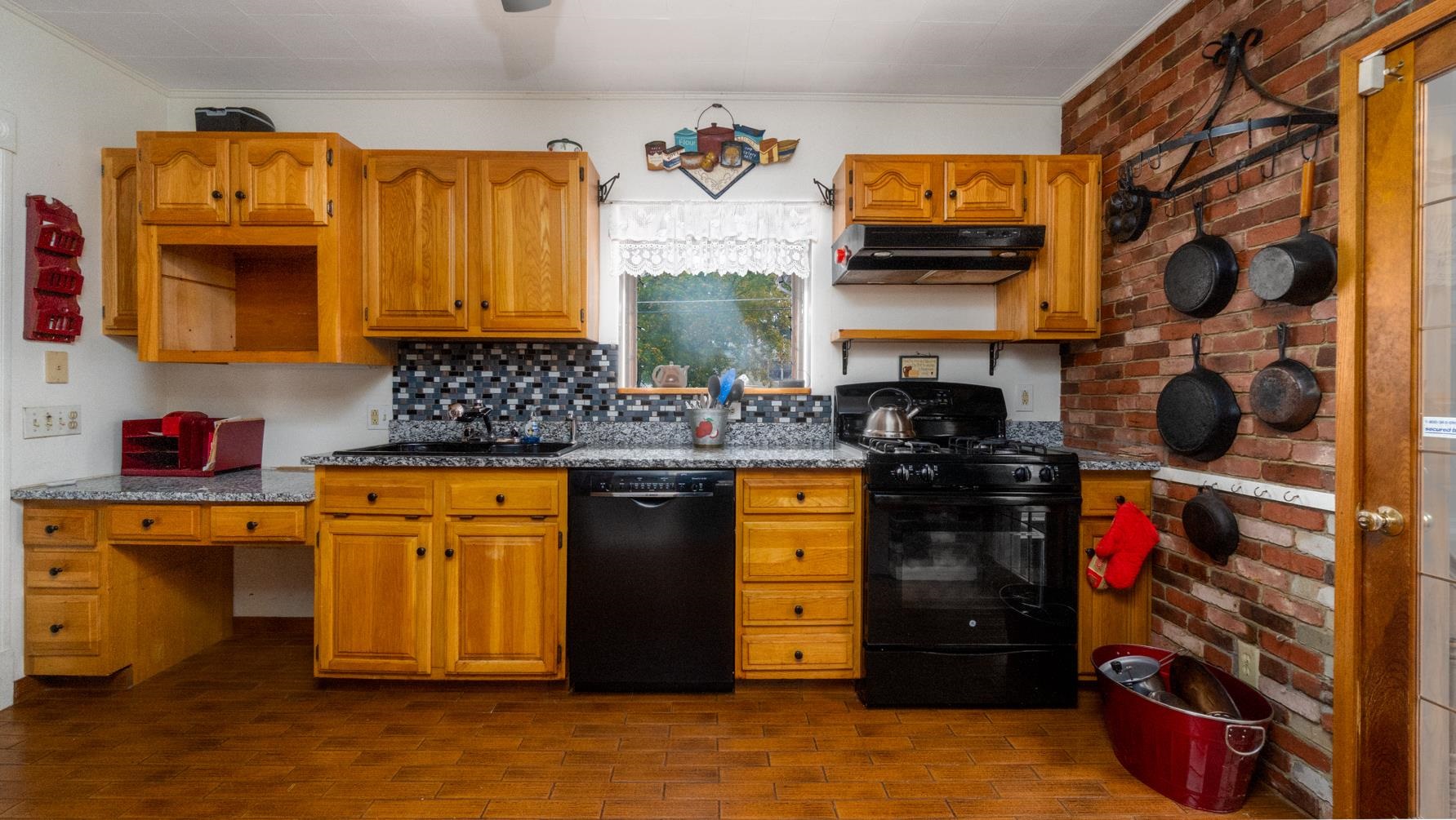 36 Eastman Street Nashua, NH 03060 - Photo 11 of 42