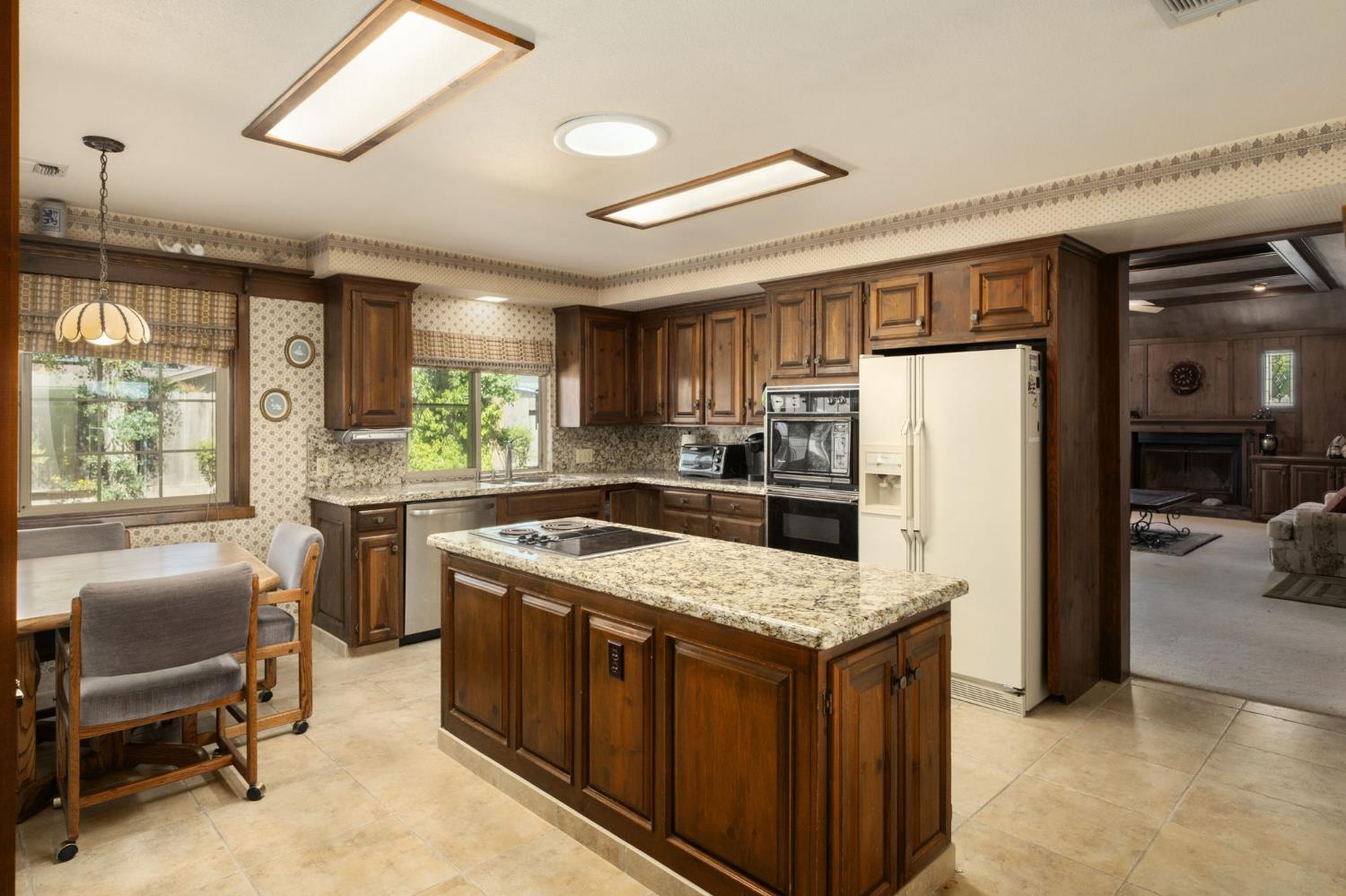 647 West Sycamore Court Reedley, CA 93654 - Photo 12 of 26