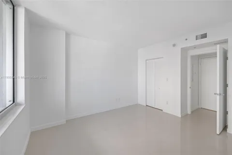 $425,000 | 335 South Biscayne Boulevard, Unit 2604, Miami, FL 33131