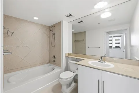 $425,000 | 335 South Biscayne Boulevard, Unit 2604, Miami, FL 33131