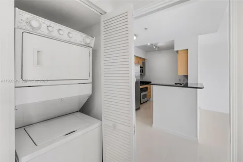 $425,000 | 335 South Biscayne Boulevard, Unit 2604, Miami, FL 33131