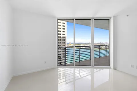 $425,000 | 335 South Biscayne Boulevard, Unit 2604, Miami, FL 33131