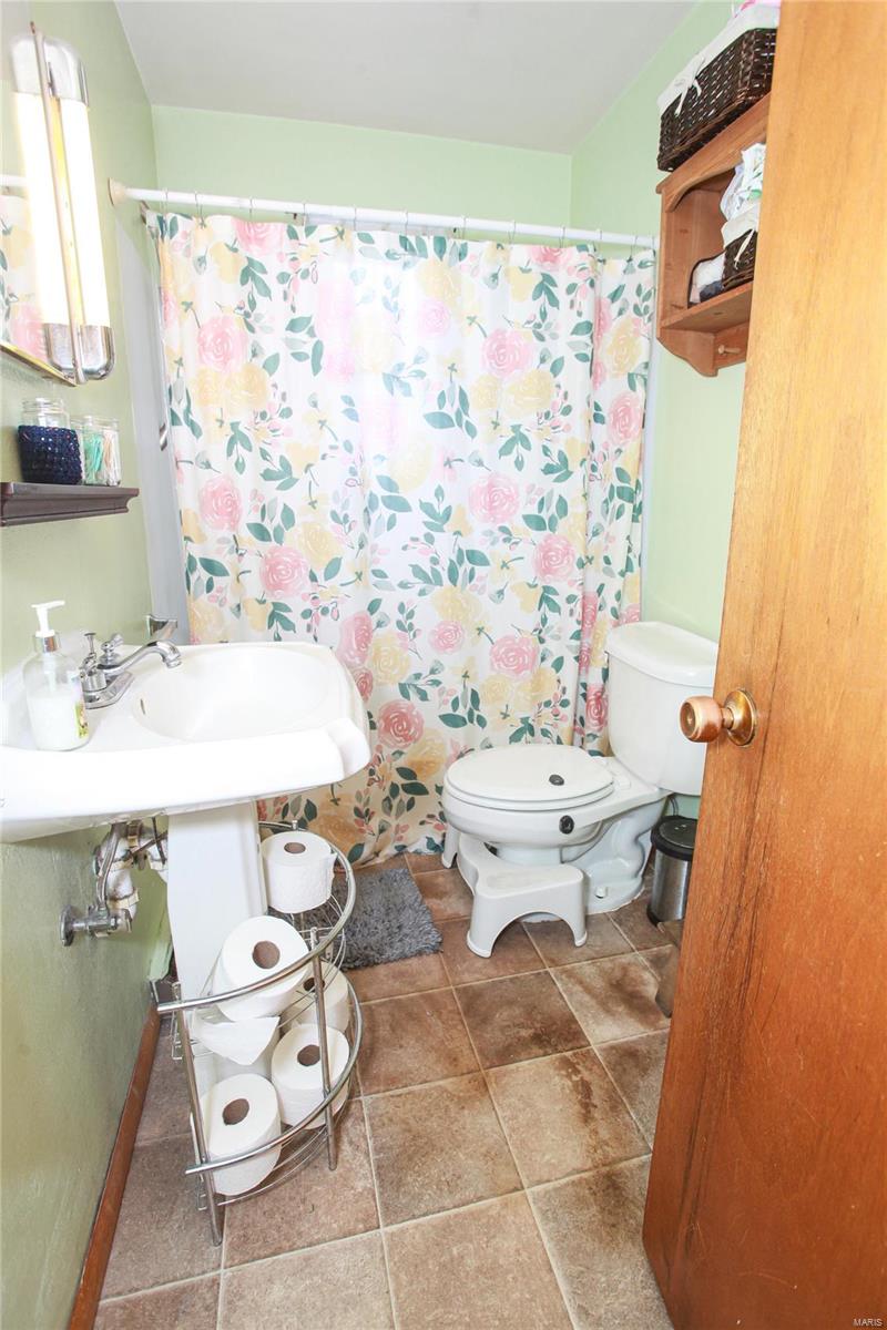 303 West 4th Street Waterloo, IL 62298 - Photo 23 of 29 Gallery Image 23