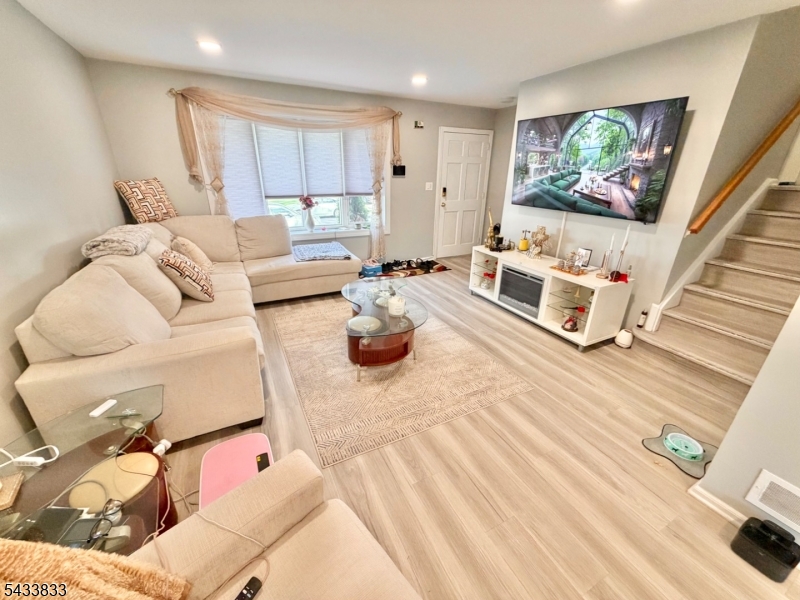 344 Nottingham Way Union, NJ 07083 - Photo 4 of 32