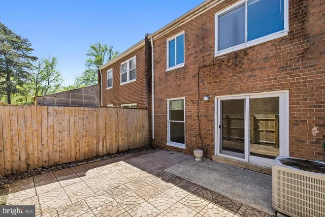 $2,995 | 218 Stevenson Square, Alexandria, VA 22304