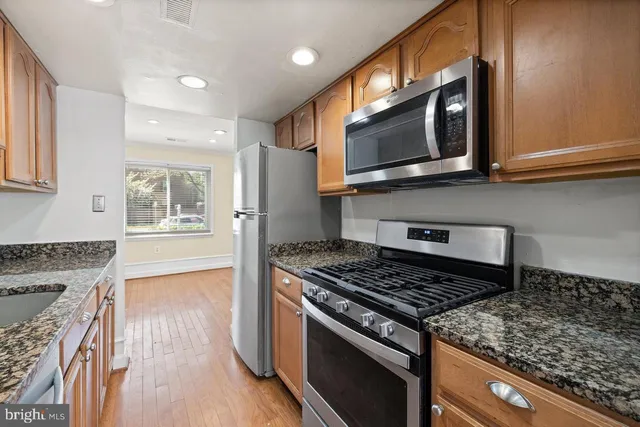 $3,000 | 218 Stevenson Square, Alexandria, VA 22304