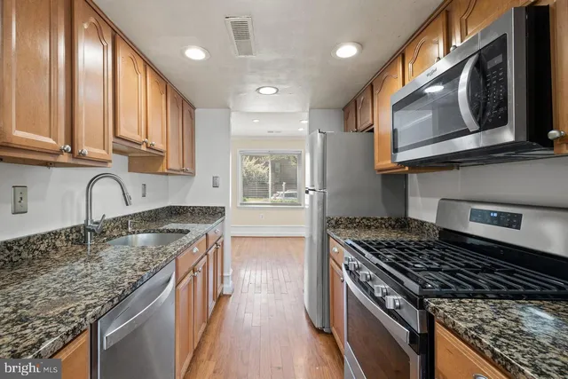 $2,995 | 218 Stevenson Square, Alexandria, VA 22304