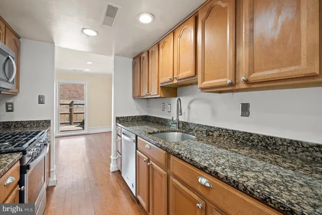 $3,000 | 218 Stevenson Square, Alexandria, VA 22304