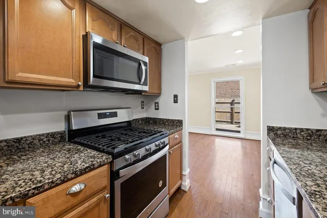 $3,000 | 218 Stevenson Square, Alexandria, VA 22304