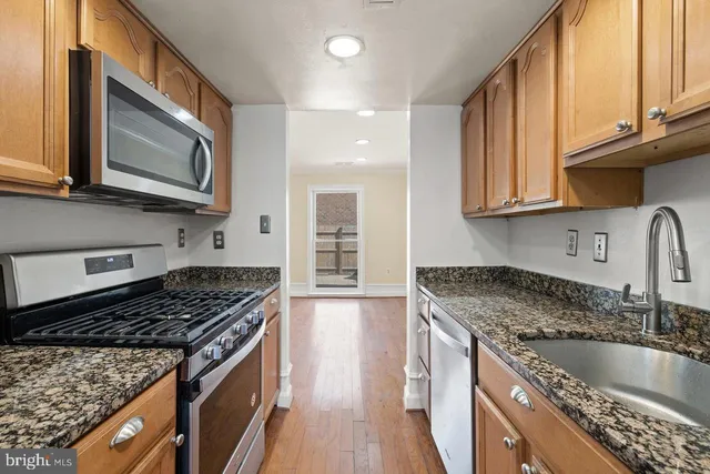 $2,995 | 218 Stevenson Square, Alexandria, VA 22304