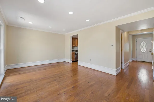 $2,995 | 218 Stevenson Square, Alexandria, VA 22304