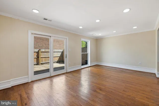 $3,000 | 218 Stevenson Square, Alexandria, VA 22304