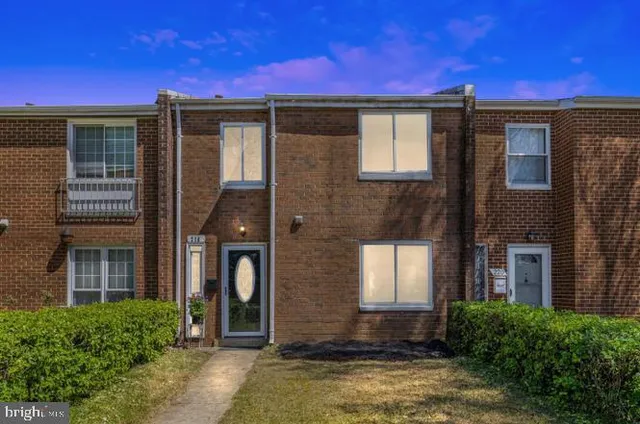 $2,995 | 218 Stevenson Square, Alexandria, VA 22304