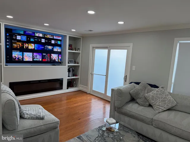 $2,995 | 218 Stevenson Square, Alexandria, VA 22304