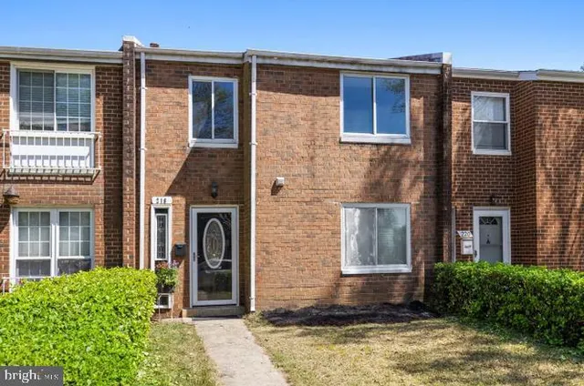 $2,995 | 218 Stevenson Square, Alexandria, VA 22304