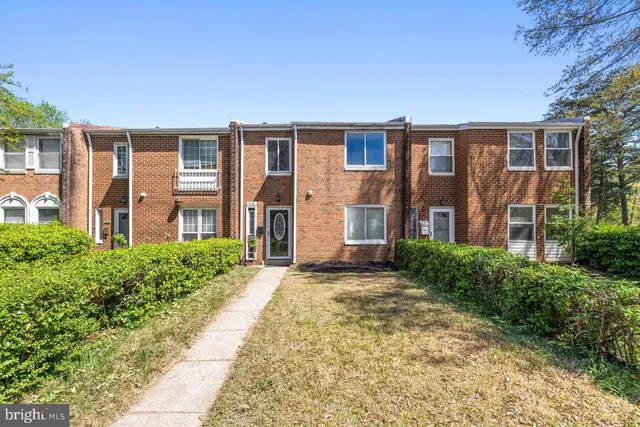 $2,995 | 218 Stevenson Square, Alexandria, VA 22304