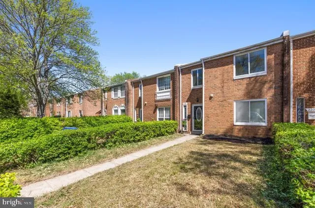 $2,995 | 218 Stevenson Square, Alexandria, VA 22304