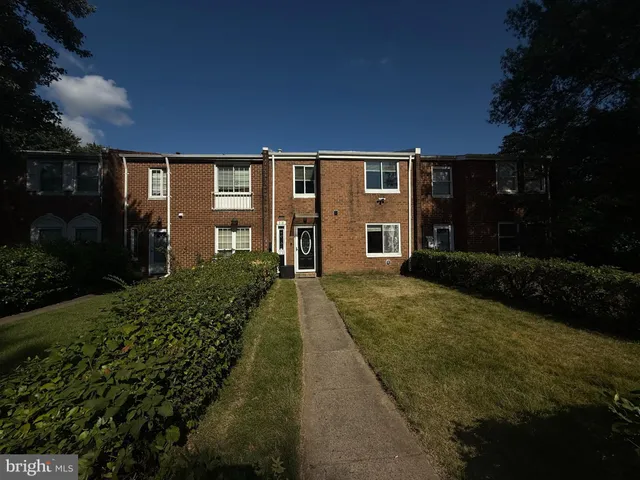 $2,995 | 218 Stevenson Square, Alexandria, VA 22304