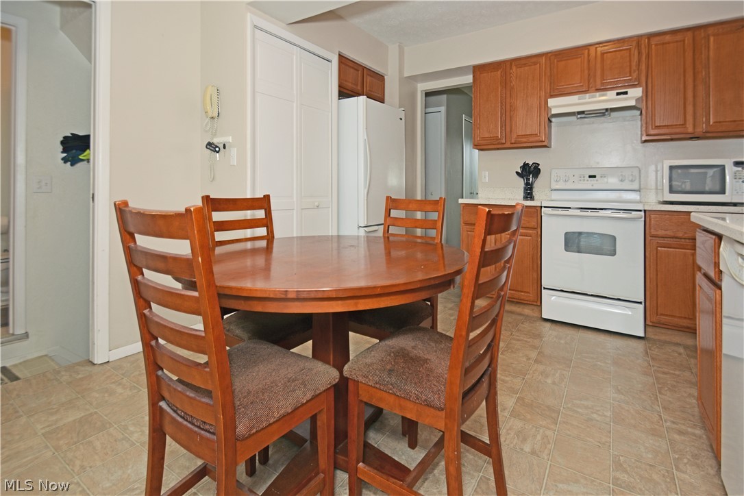 7310 Ames Road Parma, OH 44130 - Photo 10 of 29