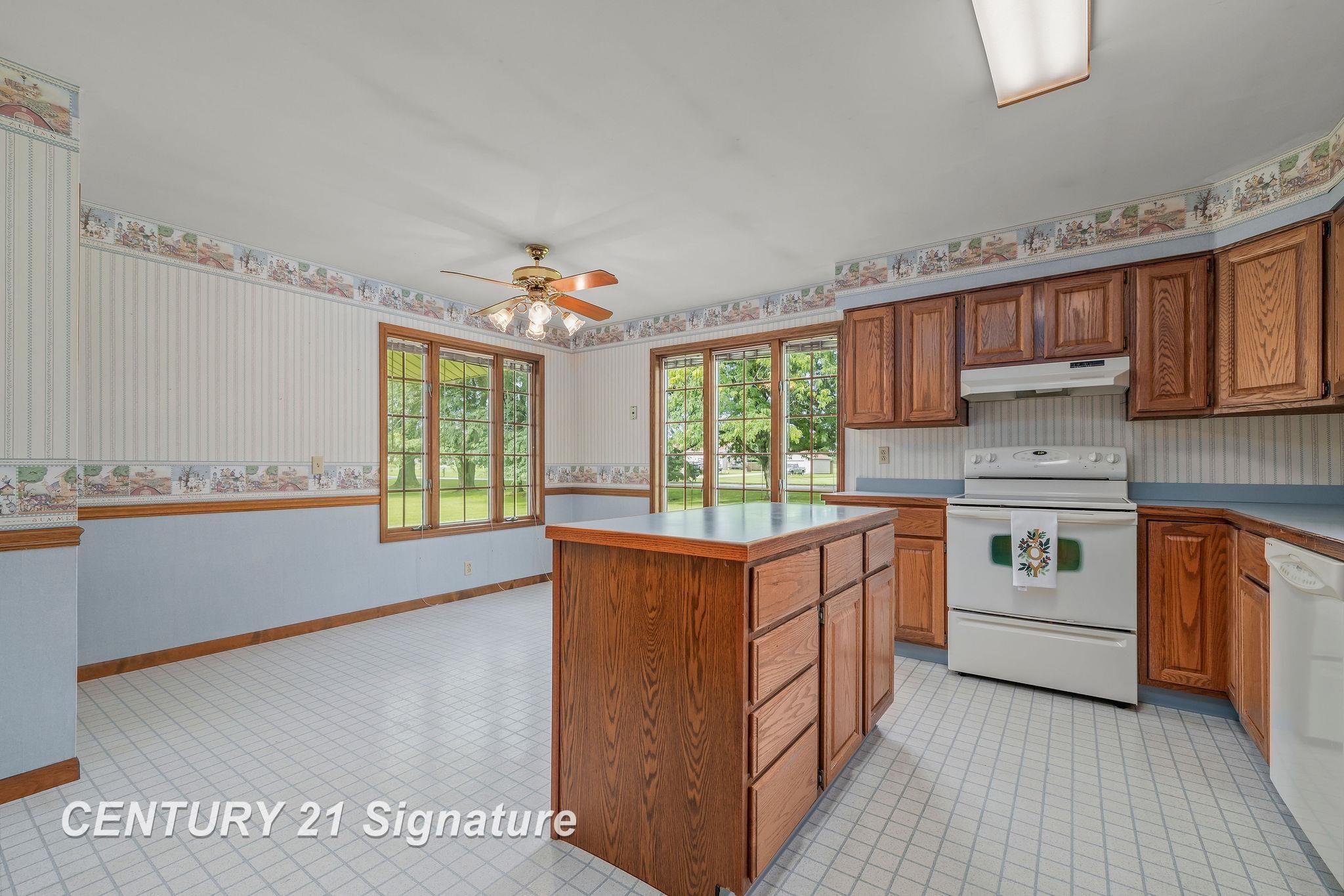 5115 Cole Road Saginaw, MI 48601 - Photo 11 of 32 50148797-fd994361-f475-4916-9492-4d6da7bc1eaa.JPG