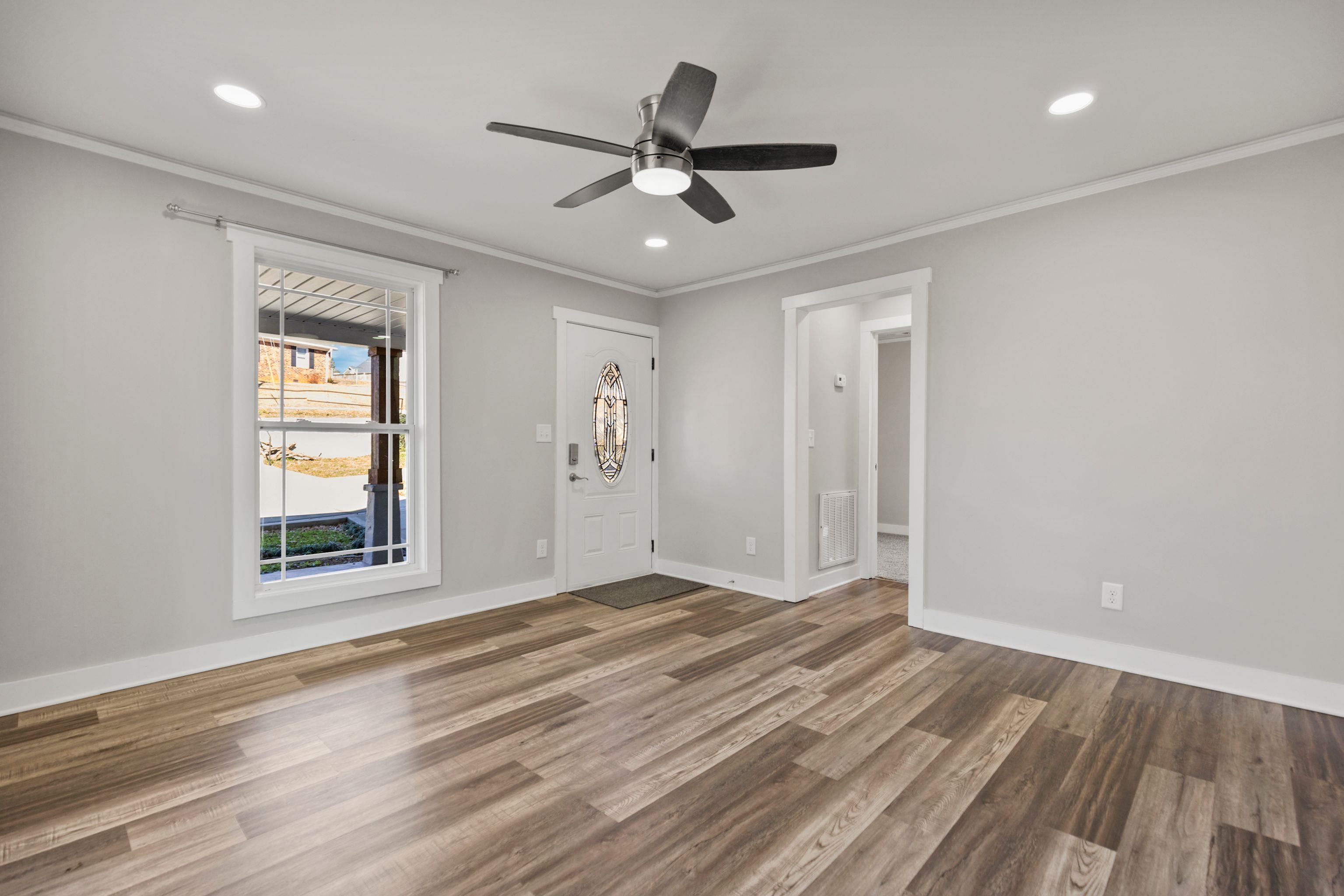 562 Lowndes Hill Road Greenville, SC 29607 - Photo 7 of 42 Gallery Image 7