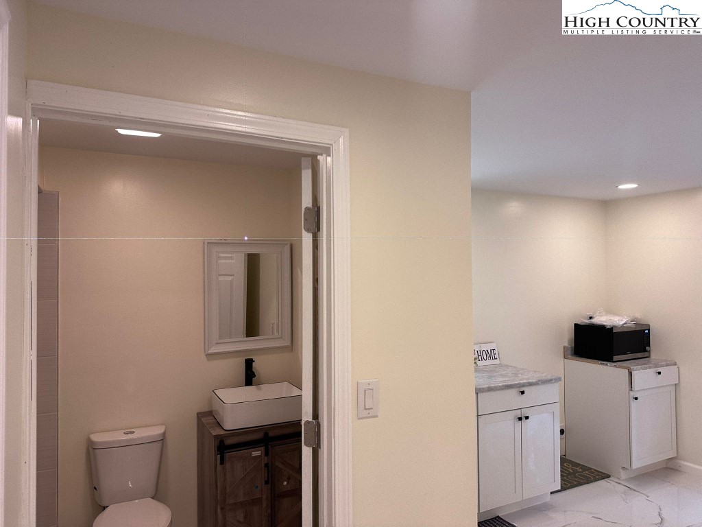 222 Snowy Oak Road Boone, NC 28607 - Photo 17 of 25 Gallery Image 17