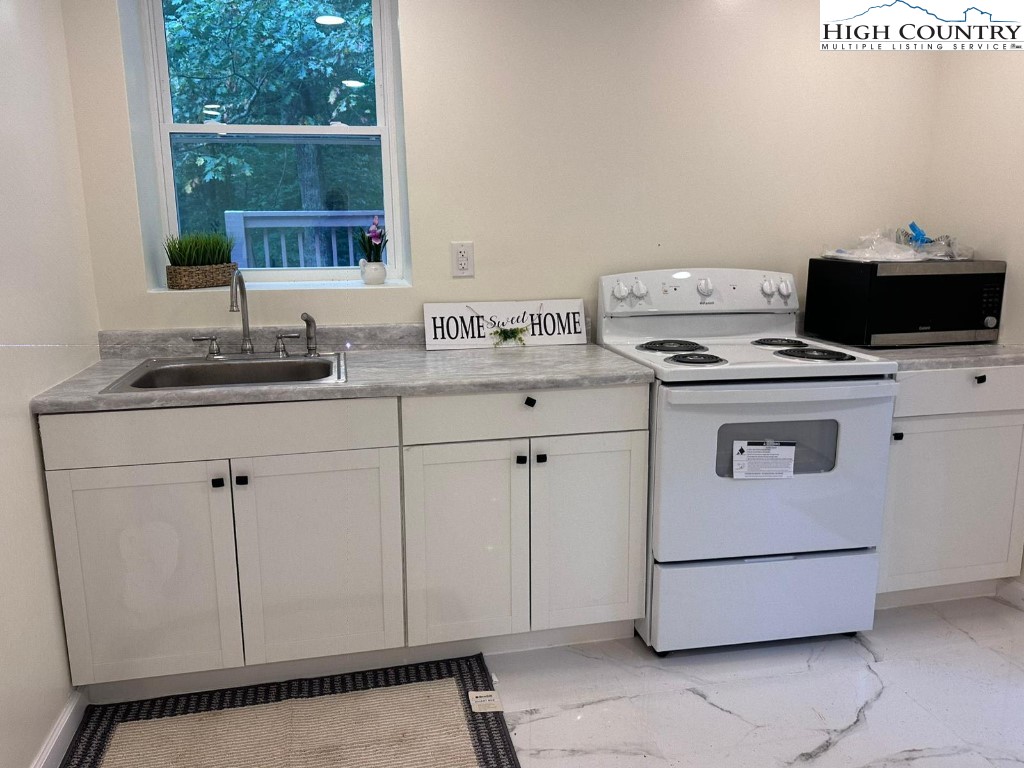 222 Snowy Oak Road Boone, NC 28607 - Photo 21 of 25 Gallery Image 21