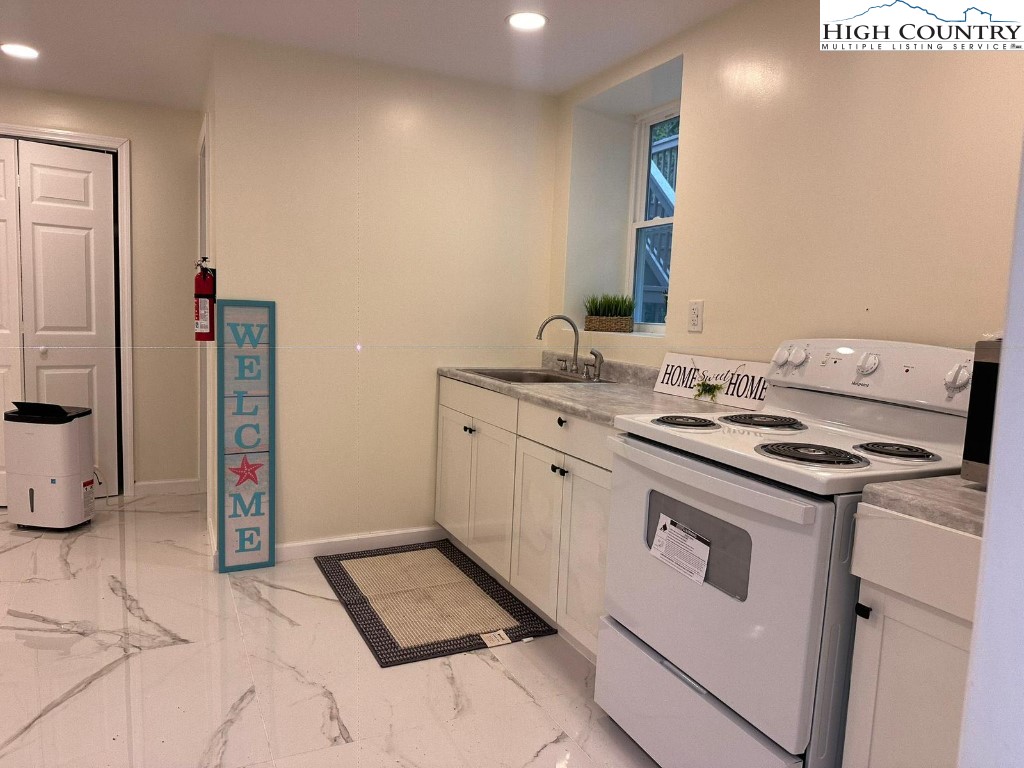 222 Snowy Oak Road Boone, NC 28607 - Photo 6 of 25 Gallery Image 6