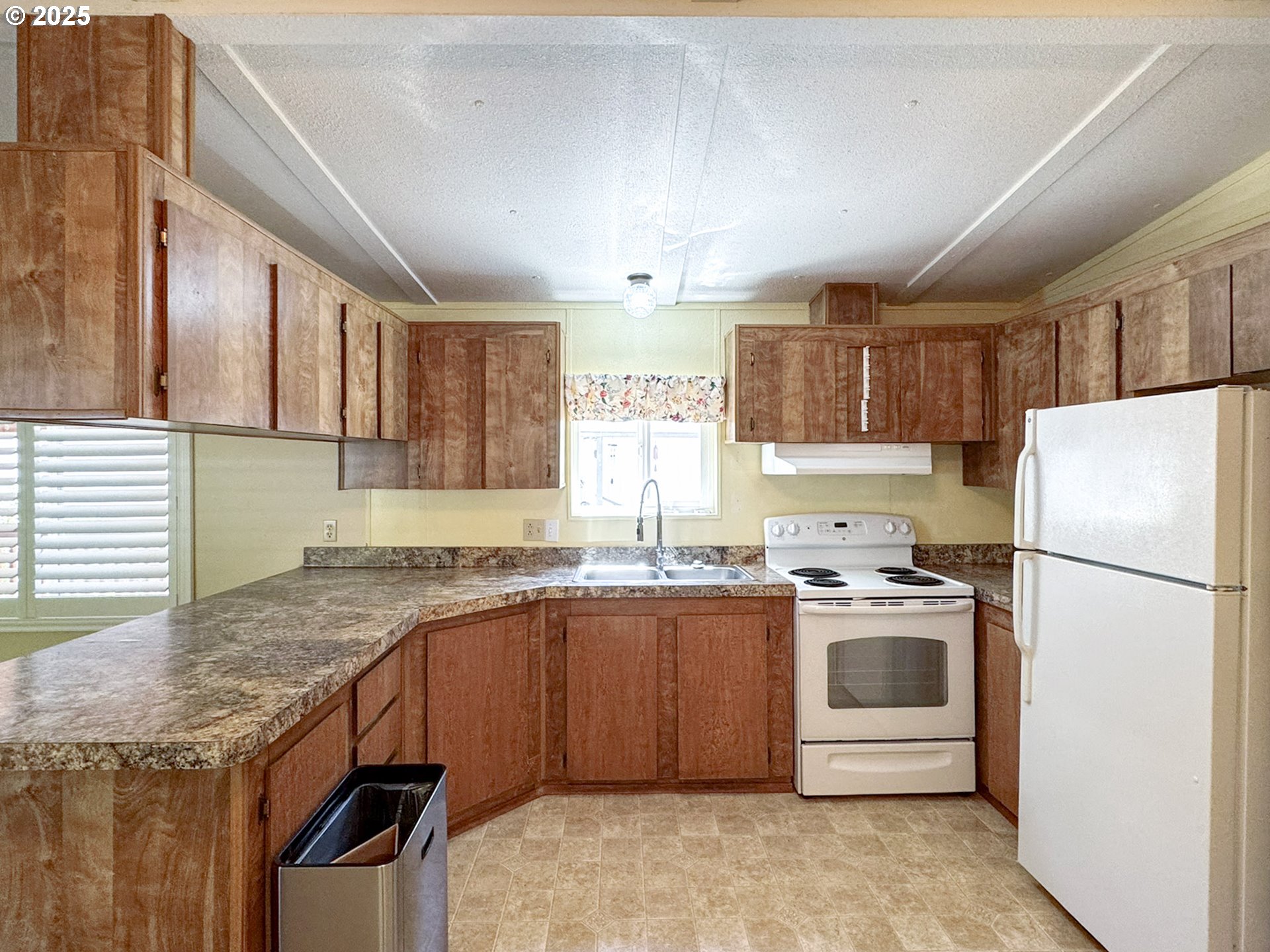 98041 Hallway Road, Unit 2 Brookings, OR 97415 - Photo 14 of 32