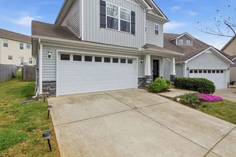 a front view of house along with yard