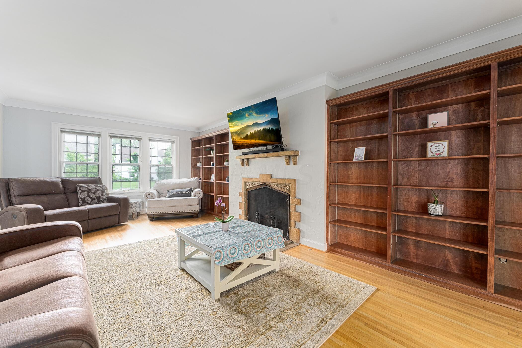 49 South Remington Road Columbus, OH 43209 - Photo 6 of 42 Exposed Hardwood Floors, Built in Bookshelves, Wood Burning Fireplace with Gas Starter and Leaded Glass Windows