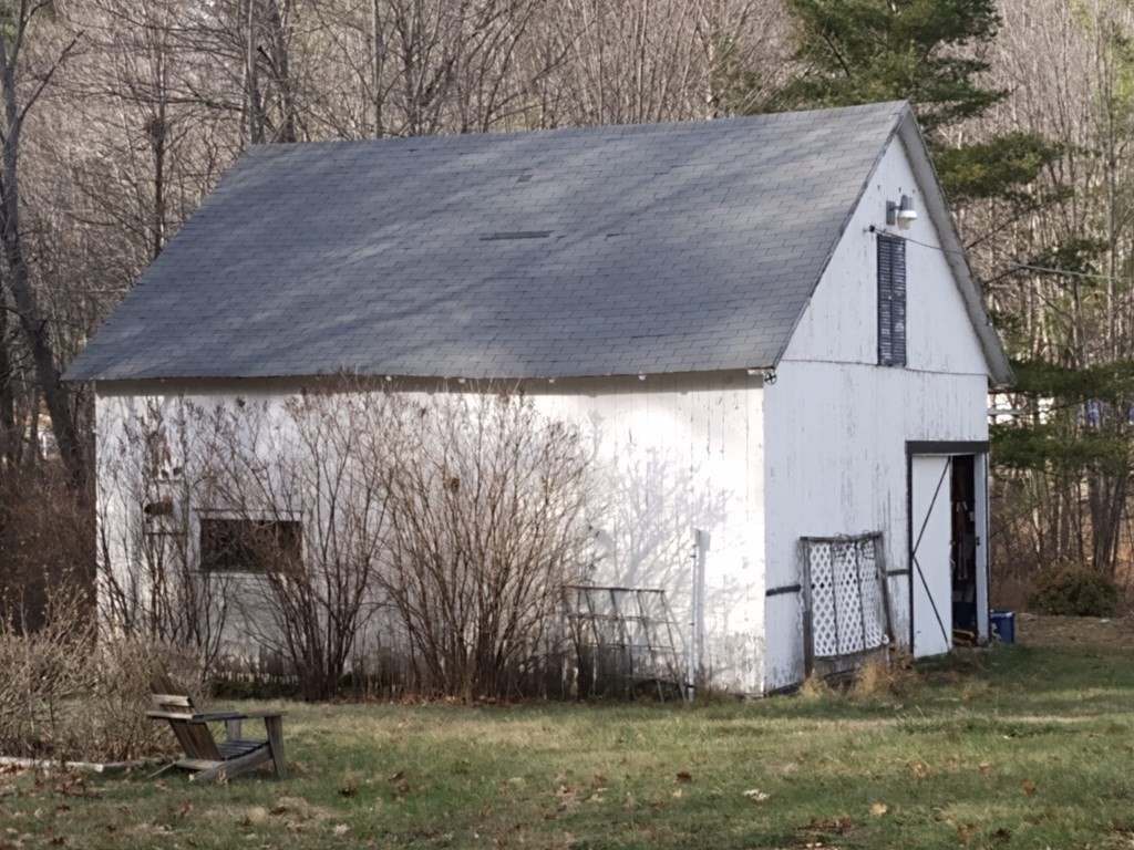 7 Maple Place Winchendon, MA 01475 - Photo 4 of 28 a backyard of a house