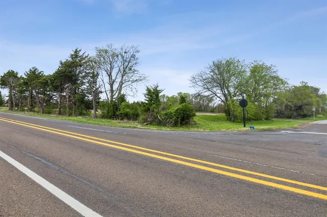 a view of a tennis court
