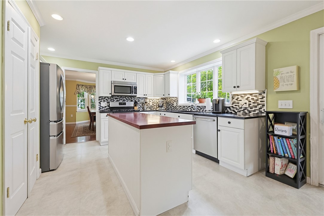 28 Rockridge Road Westerly, RI 02891 - Photo 14 of 40