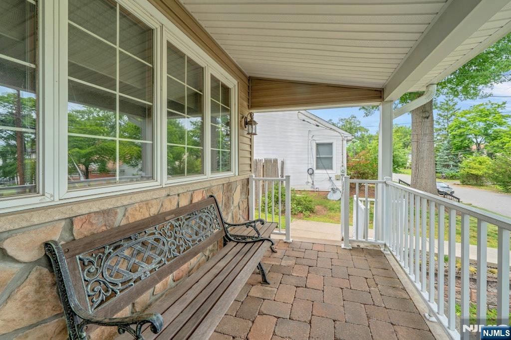 42 Heatherhill Road Cresskill, NJ 07626 - Photo 4 of 34