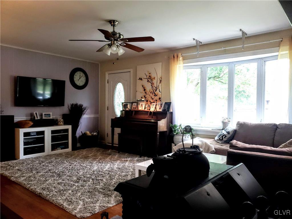 2770 Bedminster Road Perkasie, PA 18944 - Photo 7 of 29