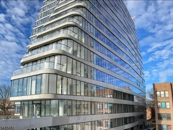 $2,450 | 258 South Harrison Street, Unit 1504, East Orange, NJ 07018