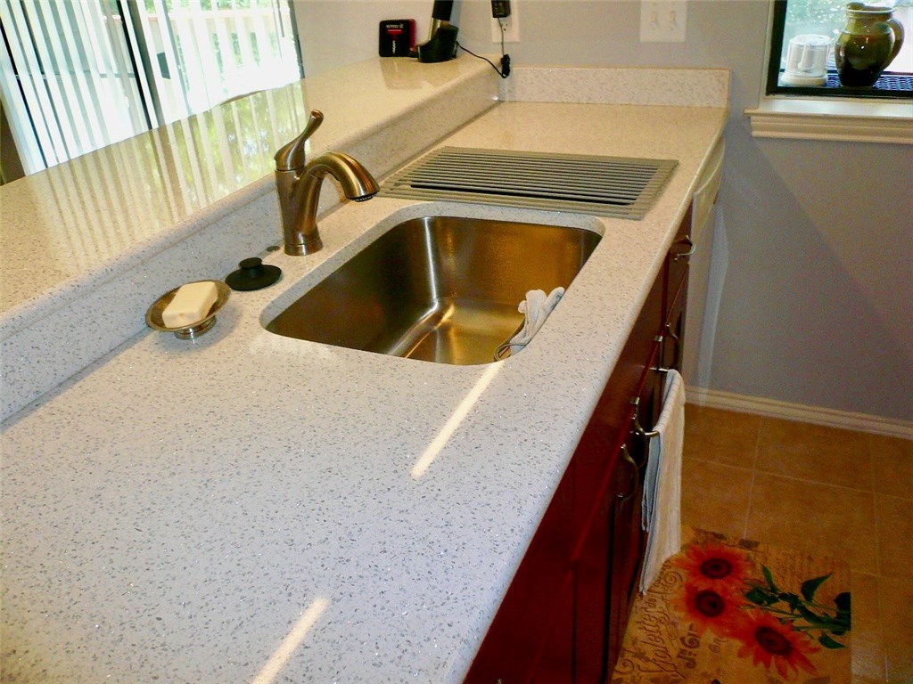 2215 Post Road, Unit 2060 Austin, TX 78704 - Photo 1 of 1 a utility room with dryer and washer