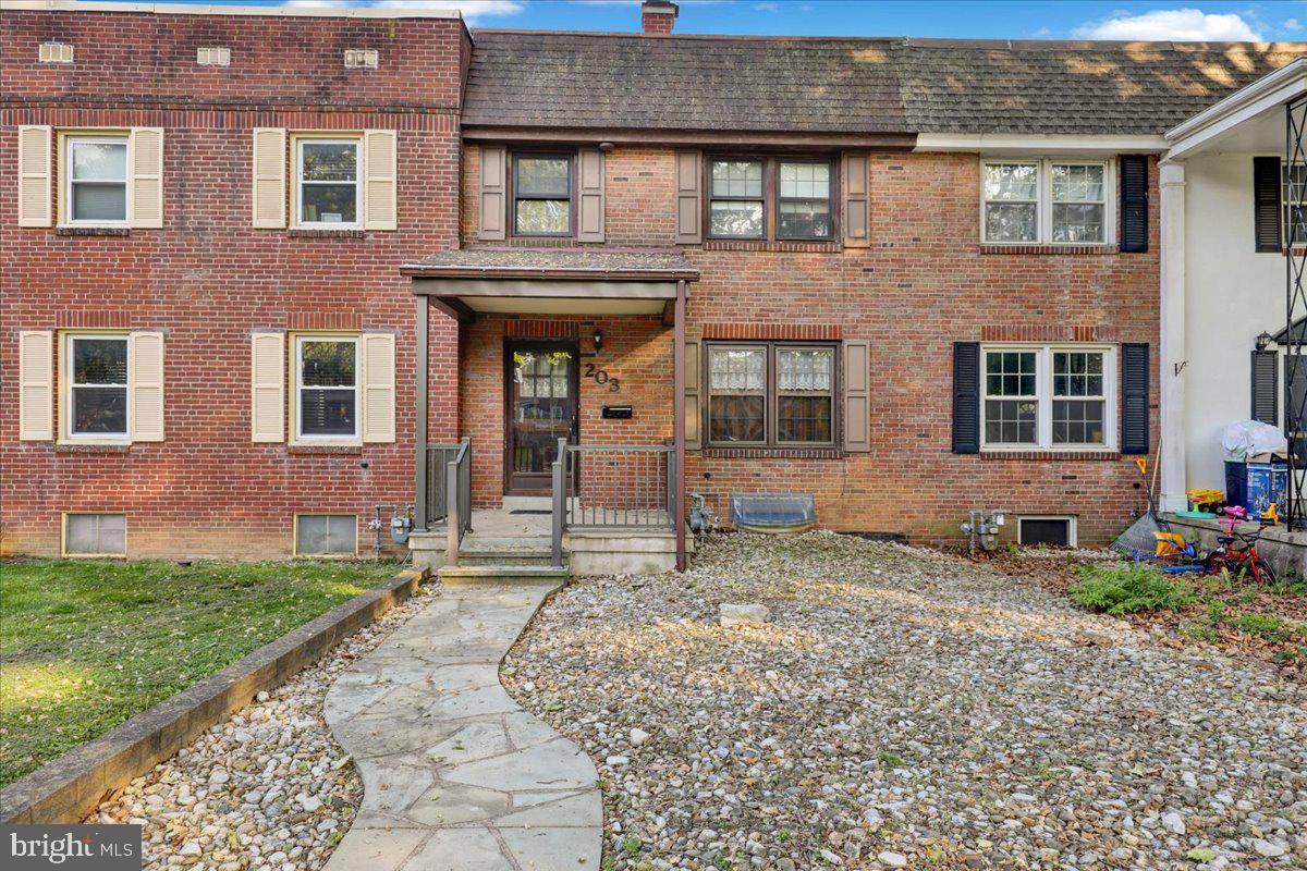 203 Sycamore Road Reading, PA 19611 - Photo 1 of 27