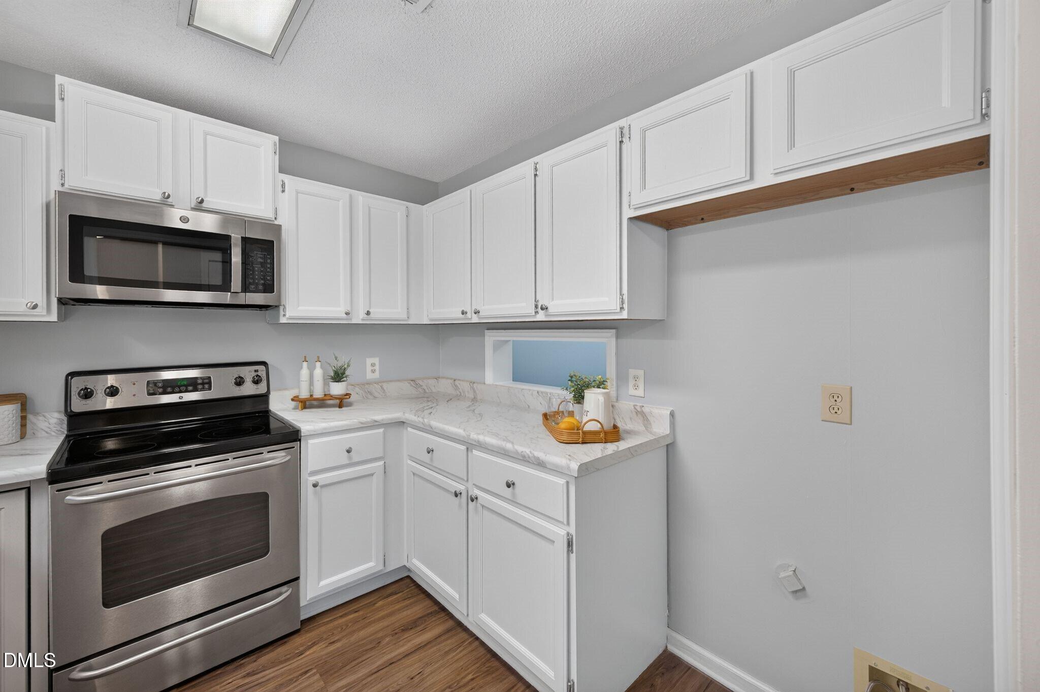 1506 Township Circle Raleigh, NC 27609 - Photo 32 of 62 007_mls_009_DSC_2698