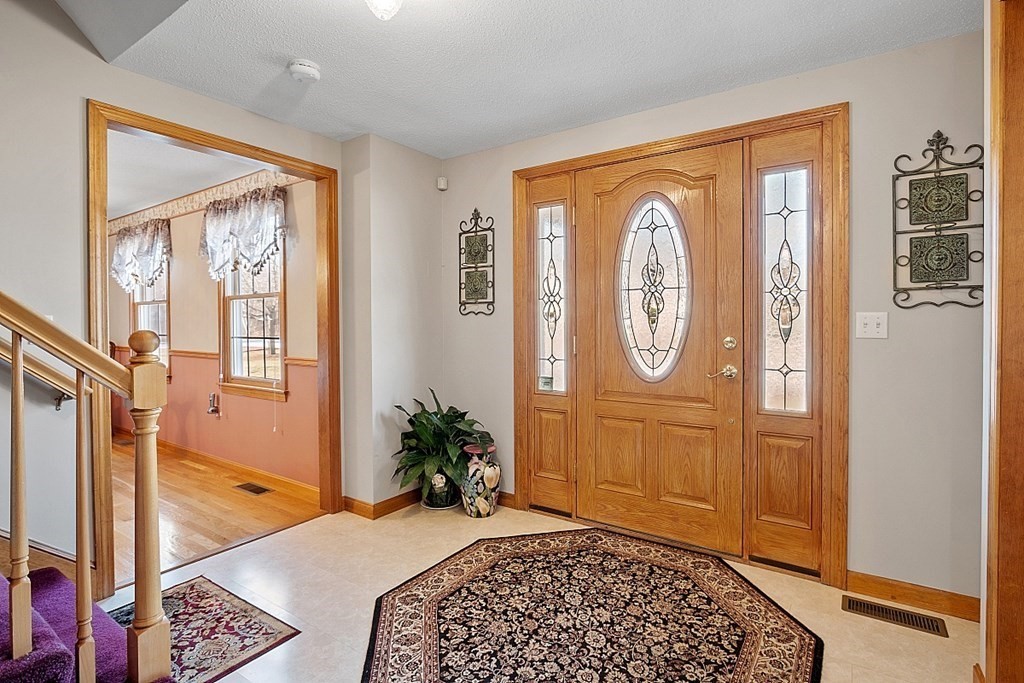 11 Small Road Dracut, MA 01826 - Photo 4 of 41 Gallery Image 4