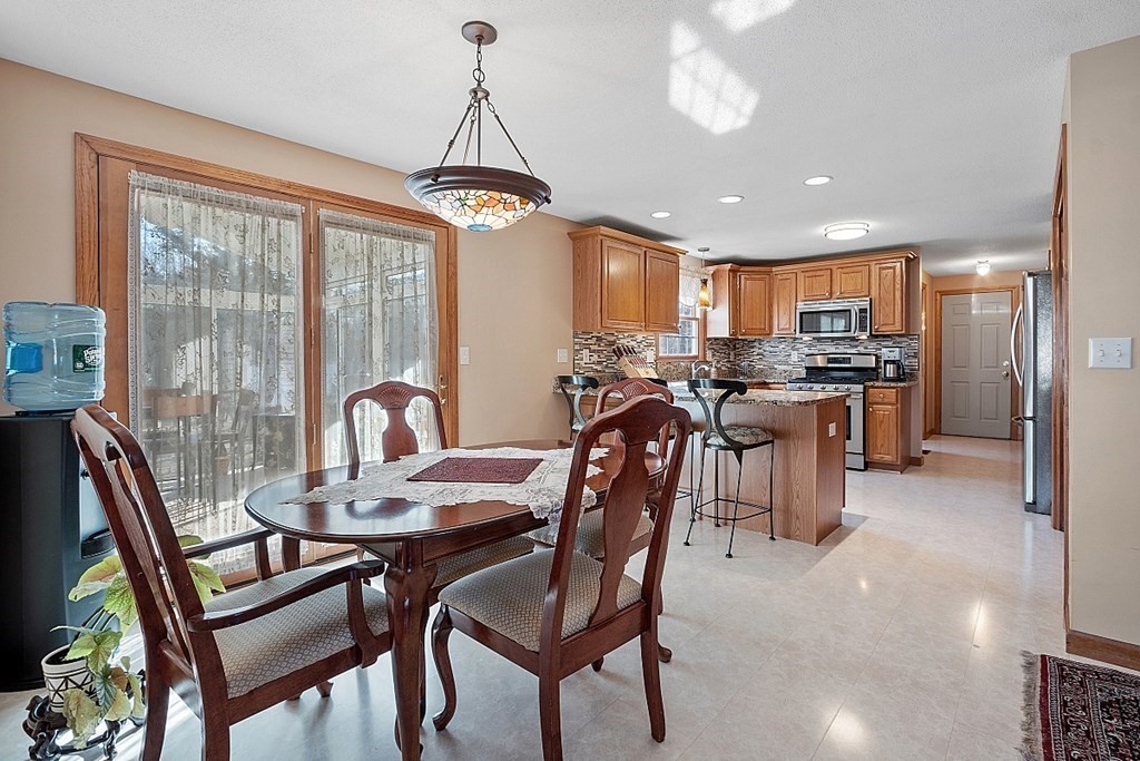 11 Small Road Dracut, MA 01826 - Photo 10 of 41 Gallery Image 10