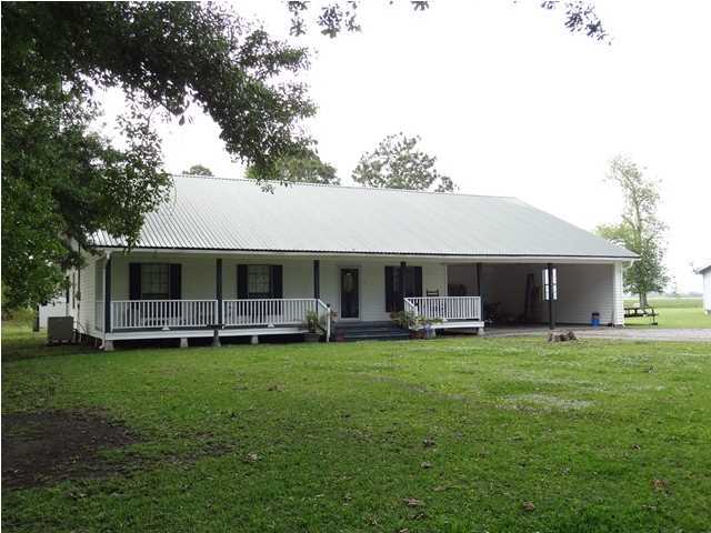 12409 Back Road Jeanerette, LA 70544 - Photo 1 of 30 Primary Photo