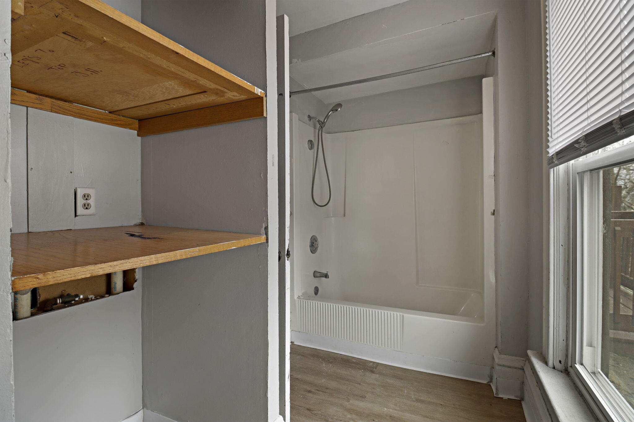 937 Grove Avenue Racine, WI 53405 - Photo 11 of 21 11-web-or-mls-UNIT 2 - 13