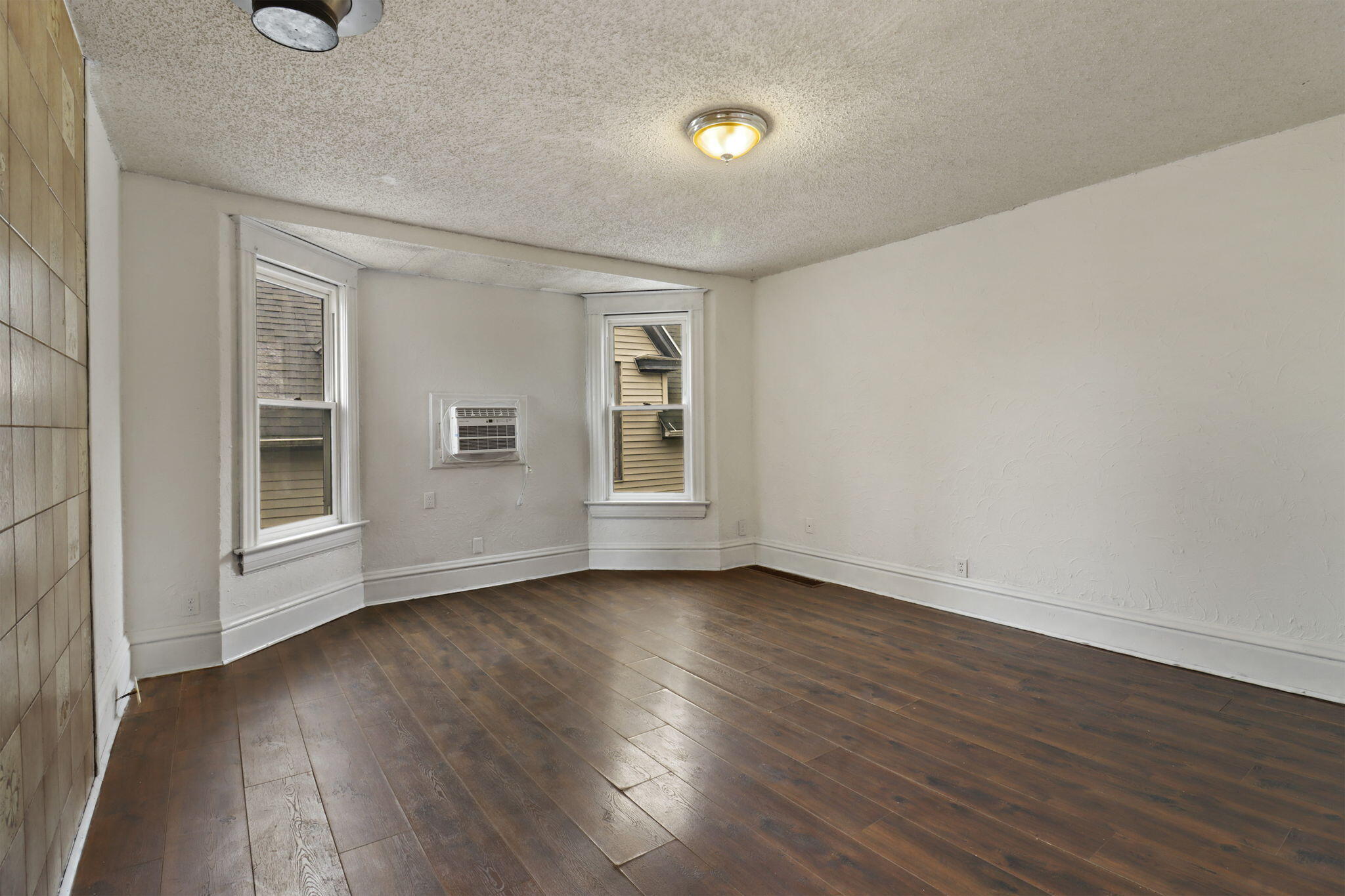 937 Grove Avenue Racine, WI 53405 - Photo 4 of 21 4-web-or-mls-UNIT 2 - 6