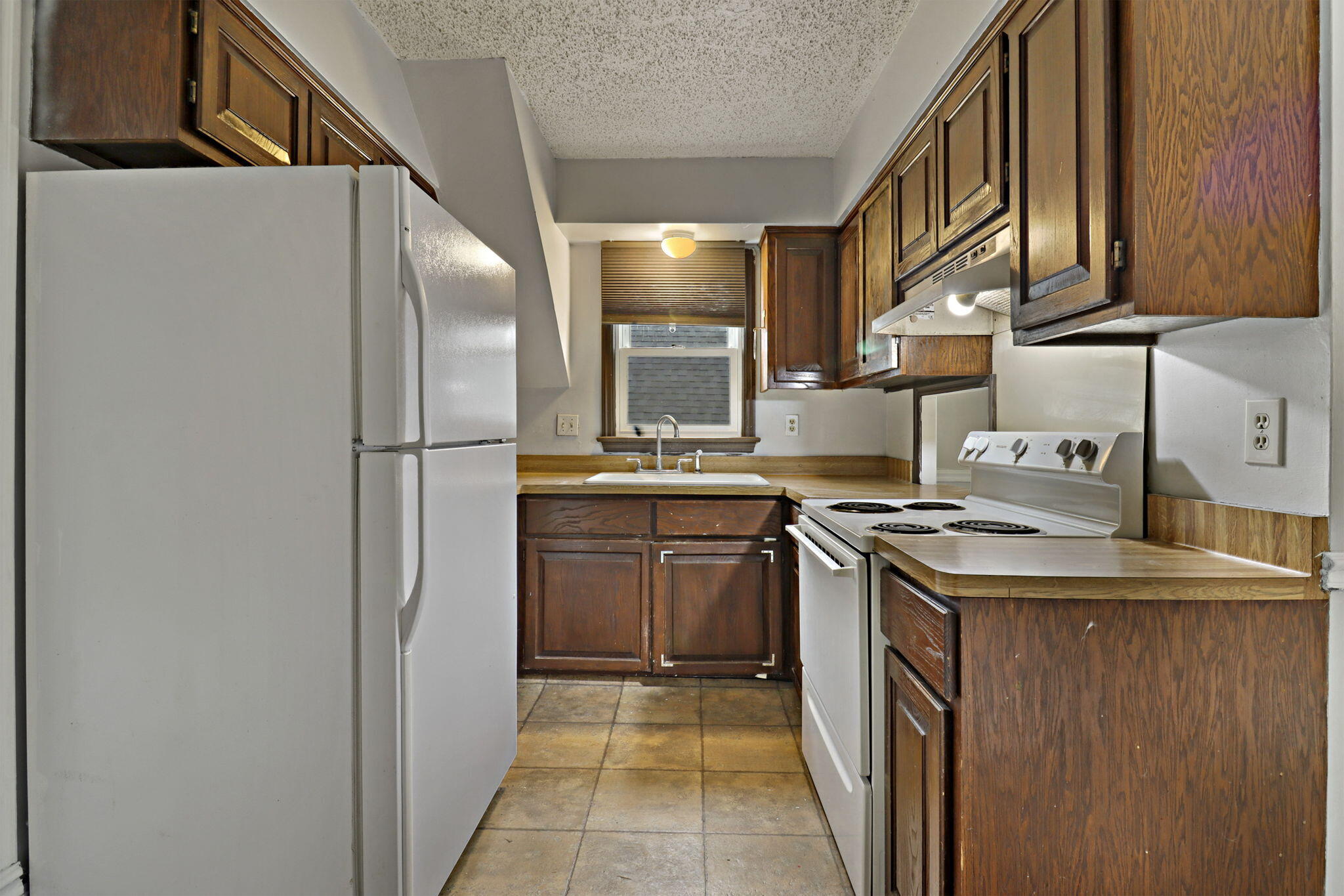 937 Grove Avenue Racine, WI 53405 - Photo 7 of 21 7-web-or-mls-UNIT 2 - 9